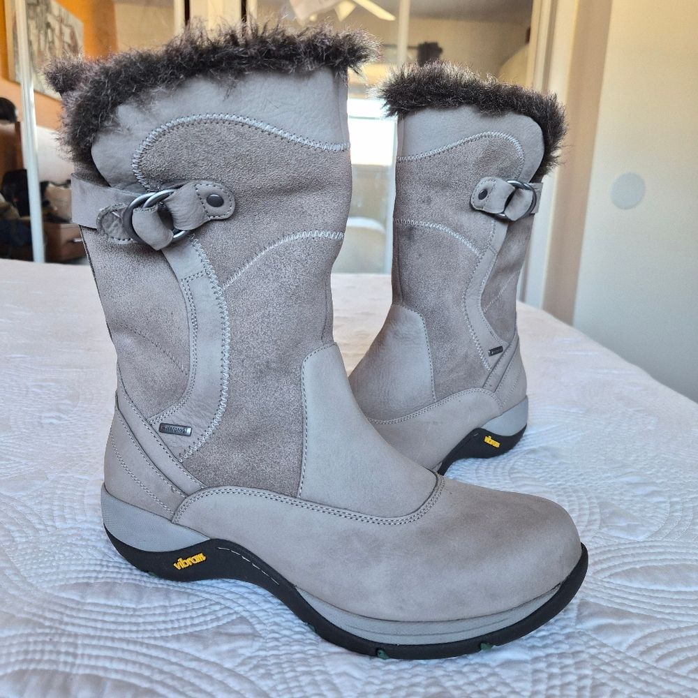 VGUC Dansko Cynthia Mid Calf Pull On Suede Waterproof Winter Boots Taupe Size 39